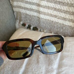 Coach -  C Heart Narrow Square Sunglassses in Dark Tortise